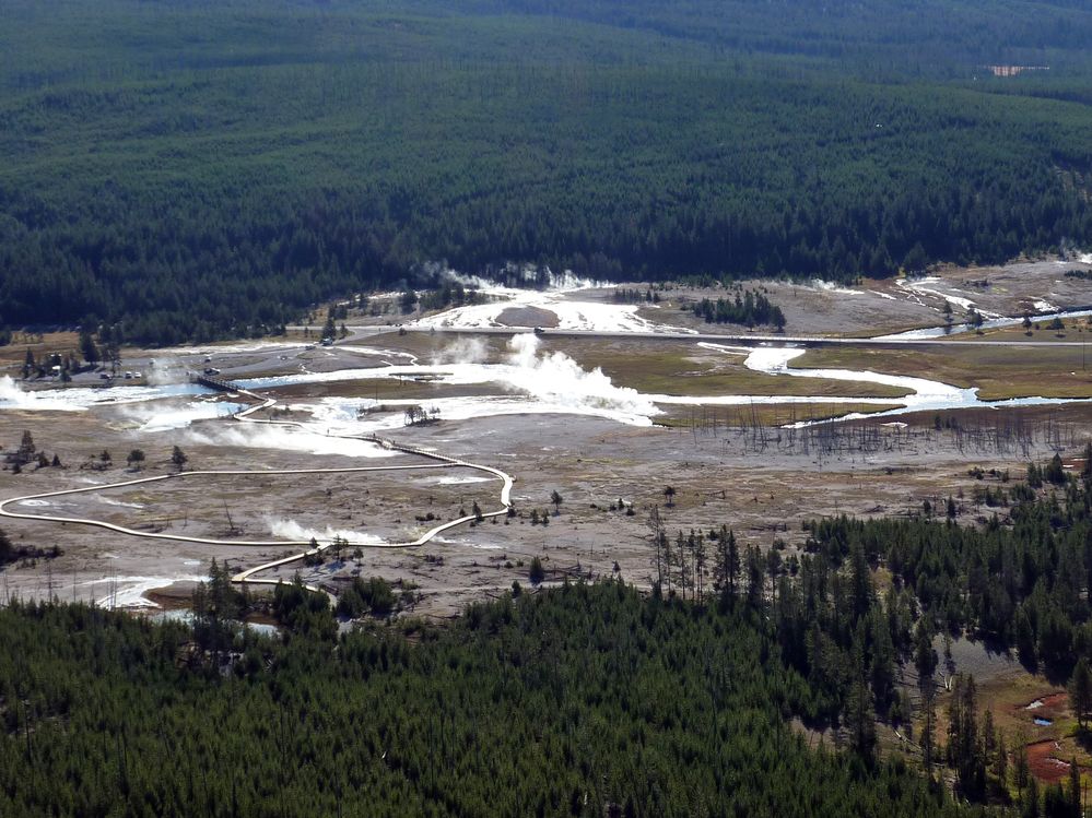Yellowstone Biscuit basin (29).JPG